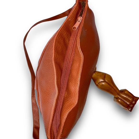 v i n t a g e :: Large Puffy Pebbled Faux Leather Tote Shoulder Bag - Picture 11 of 12